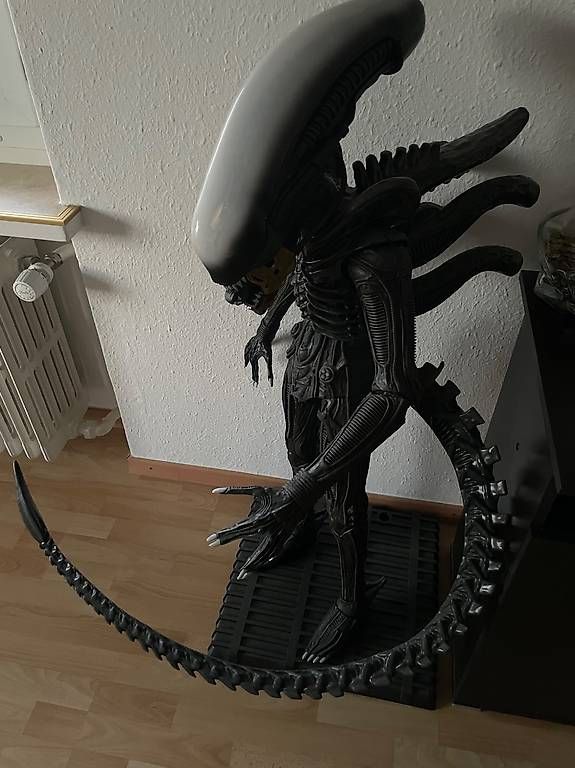 Skulpturen & Statuen: Figurine de alien articuler 1,2m – Gebraucht aus le locle von caryl 4