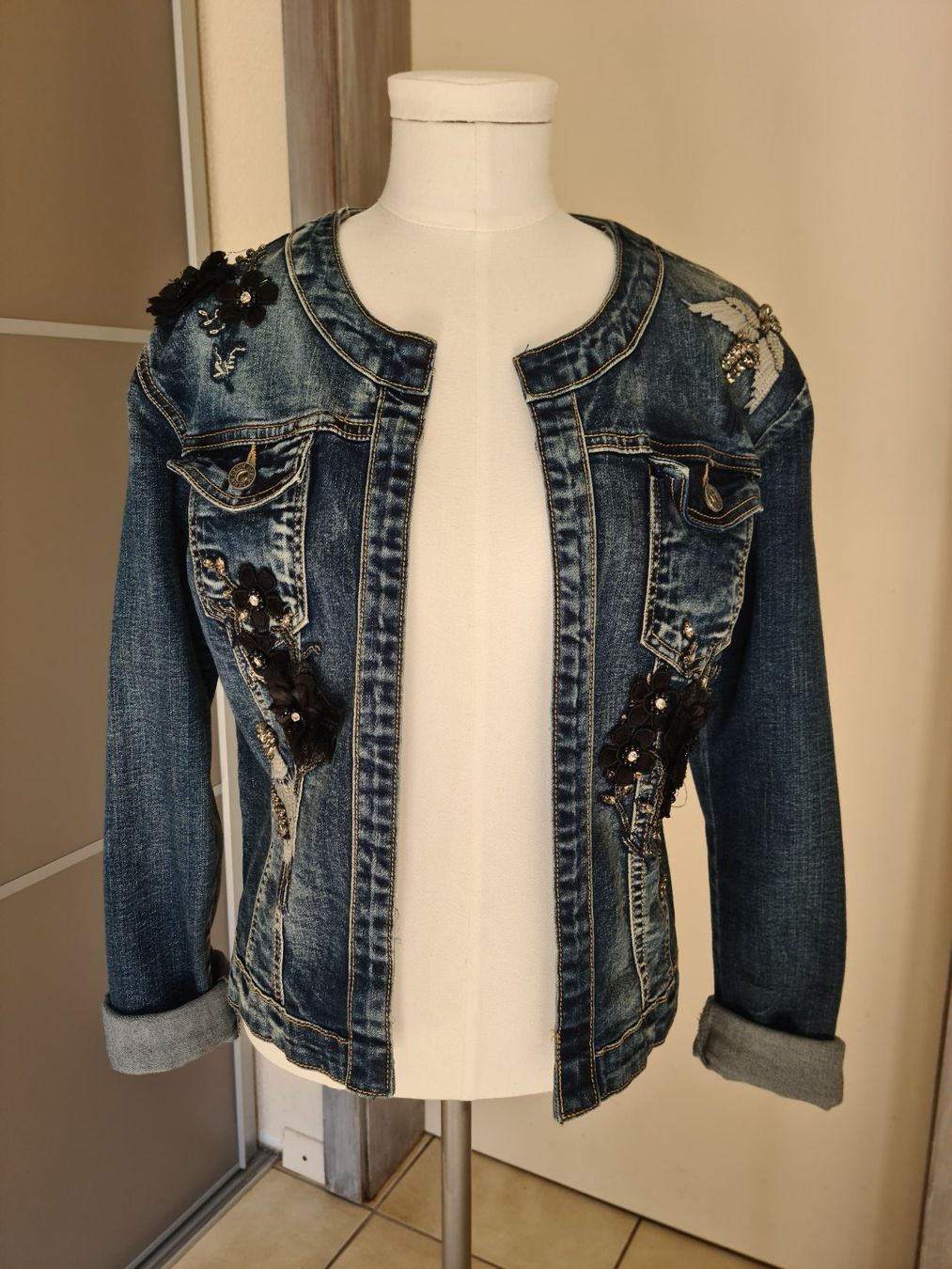 Giacche: Veste en jeans stretch taille M – Usato da le landeron venduto da canette 2