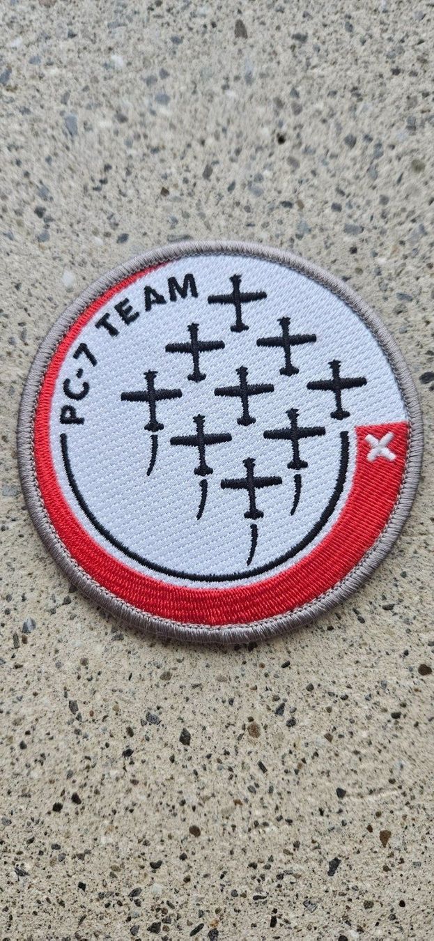 Schweizer Armee Placchette & Badge: *** Badge Luftwaffe PC7 Team mit klett *** – Nuovo e nell'imballaggio originale da Riedholz venduto da fr_sIruP