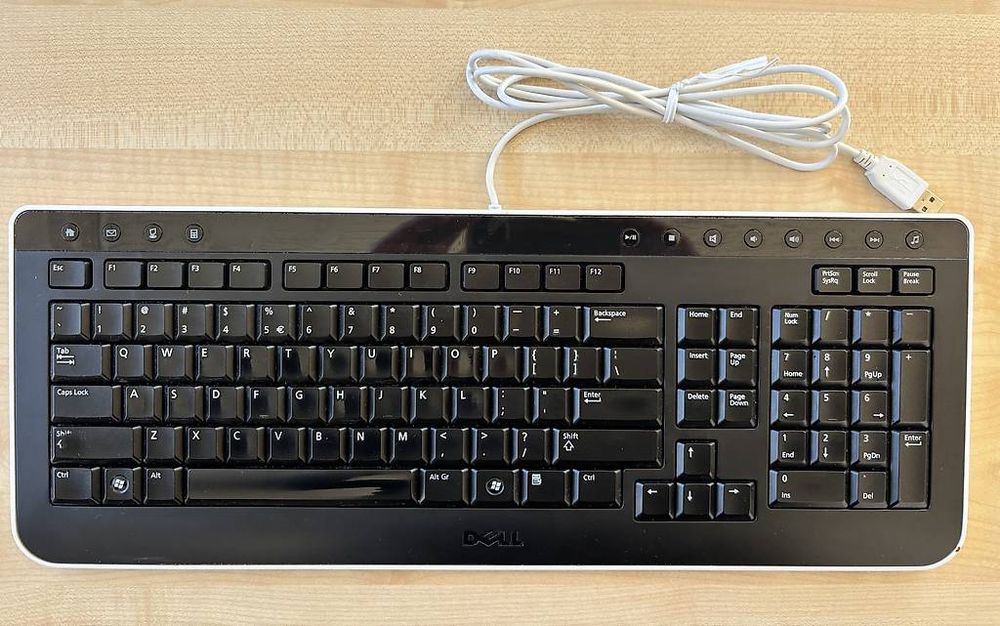 DELL wired keyboard with numeric block. US/EURO layout. (Gebraucht) in ...