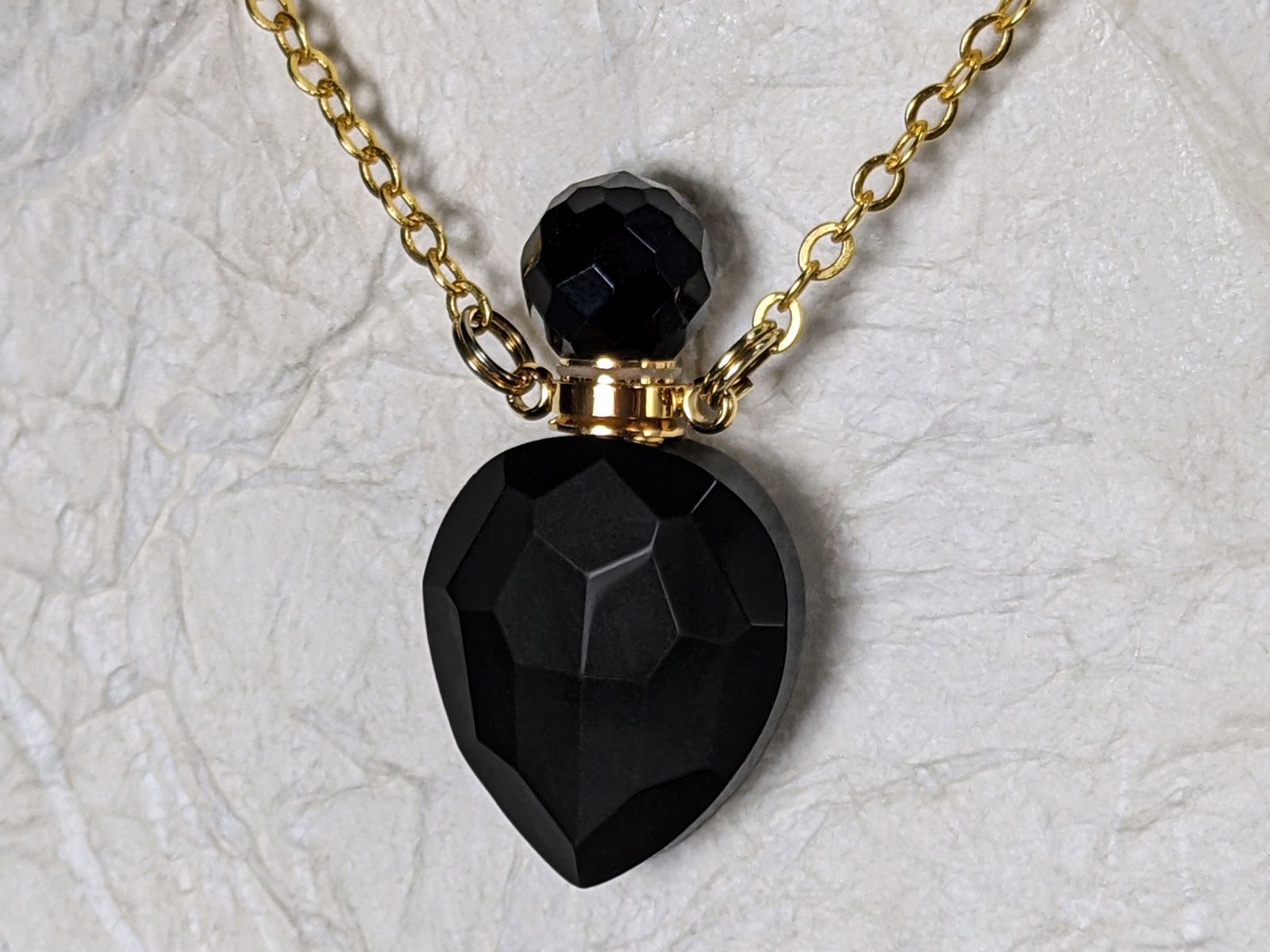 Catenine: Obsidian facettiertes Parfum Fläschchen/Flacon – Nuovo e nell'imballaggio originale da Meilen venduto da StoneGarden