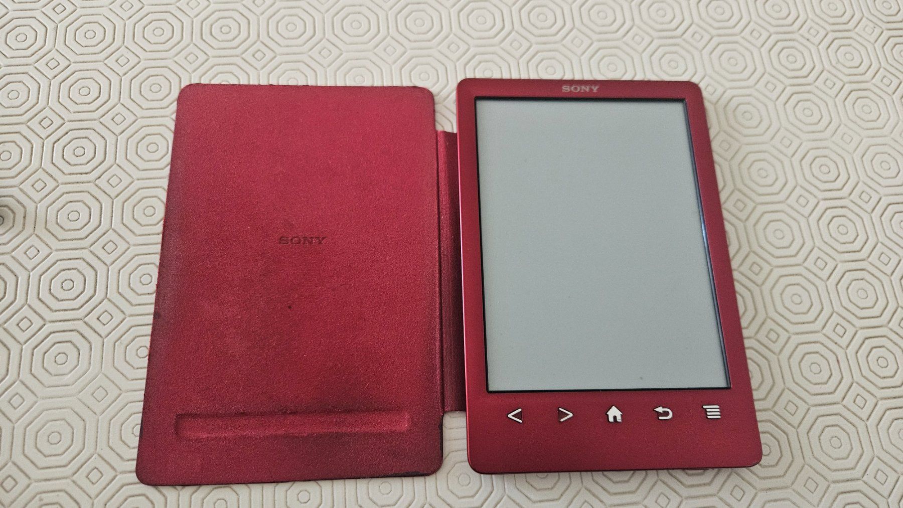 Sony Tablettes PC: E-reader rosso Sony – D'occasion à Melano par H-Sara