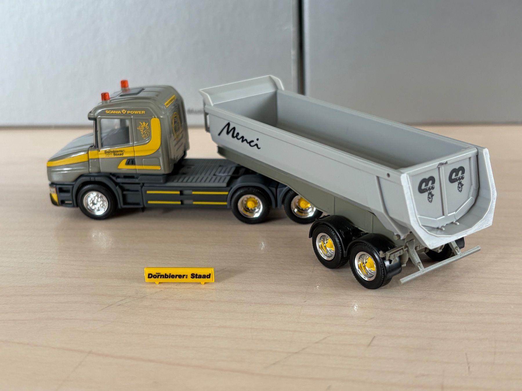 Herpa Modellini d'auto: Scania T Hauber Dornbierer – Nuovo e nell'imballaggio originale da Felben-Wellhausen venduto da Mobil01 1
