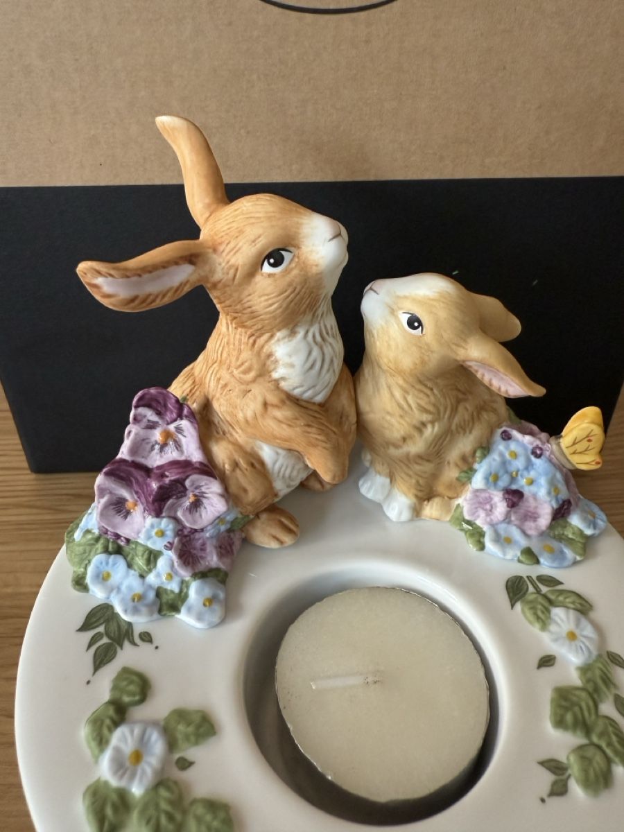 Statuette: Ostern Goebel Teelicht mit Osterhasen – Nuovo e nell'imballaggio originale da Sarmenstorf venduto da Nathaliie_21 1