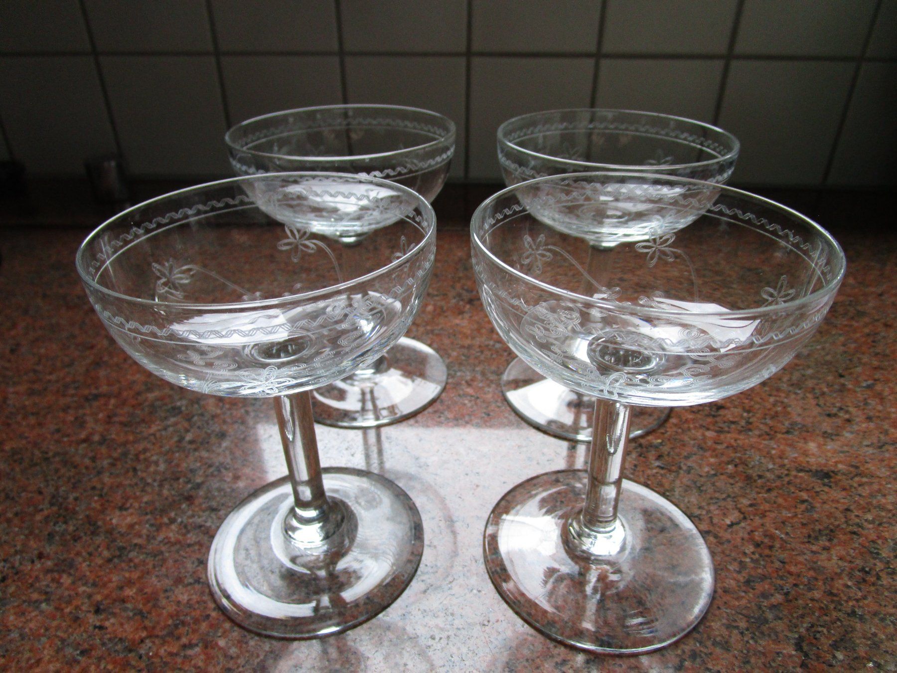 Bicchieri: 4 Cocktail/Martini Gläser – Usato da Riehen venduto da goretto