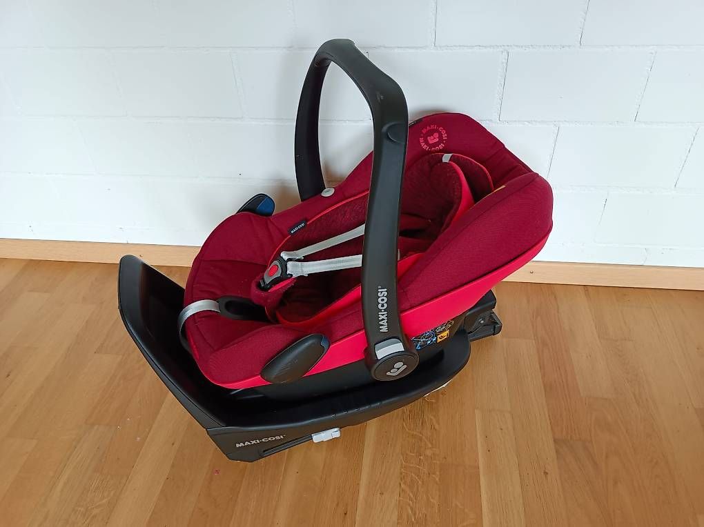 Seggiolini per auto: Maxi Cosi inkl. Isofix Base für Sitz – Usato da Thalwil venduto da urmel99