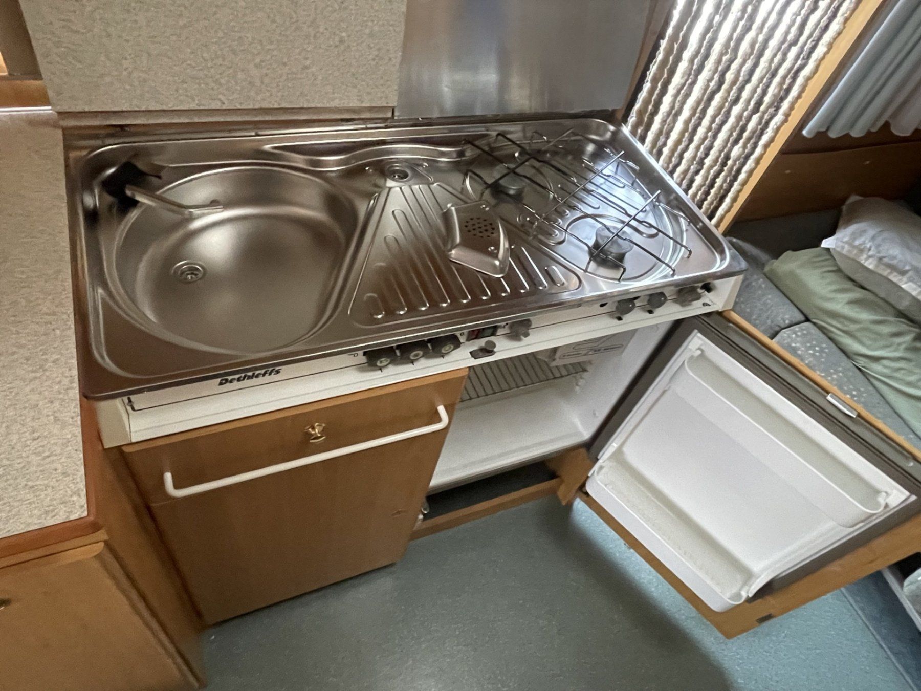 Dethleffs Camping Fahrzeuge: Wohnwagen Dethleffs RM 5 – Gebraucht aus Winterthur von MCW 8