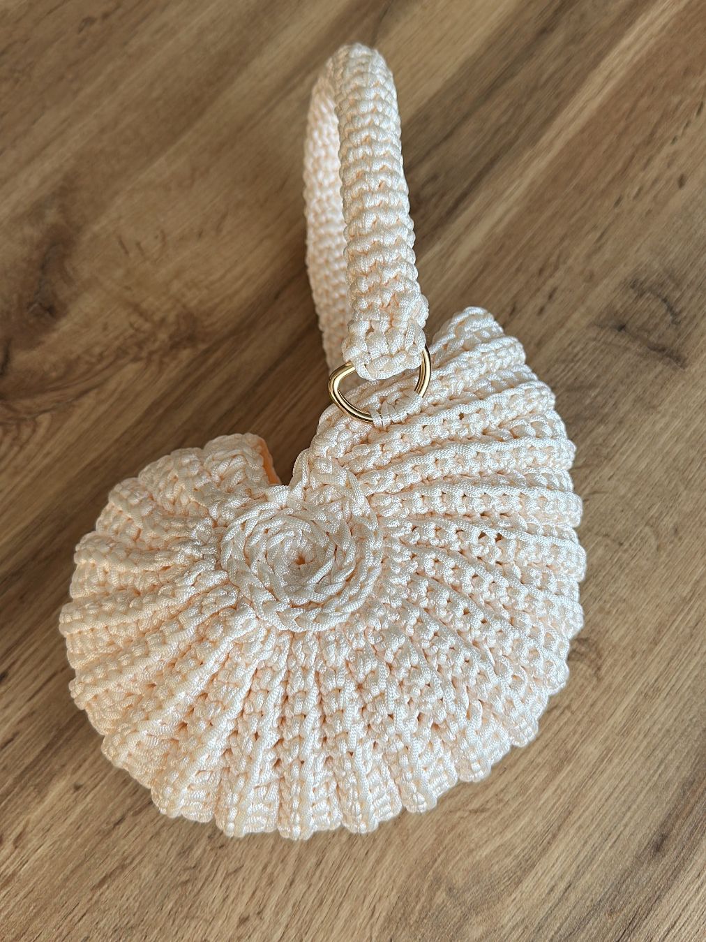 Borse da donna: Handgemachte gehäkelte Muscheltasche – Nuovo e nell'imballaggio originale da Urdorf venduto da fairfashion