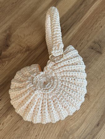 Handgemachte gehäkelte Muscheltasche