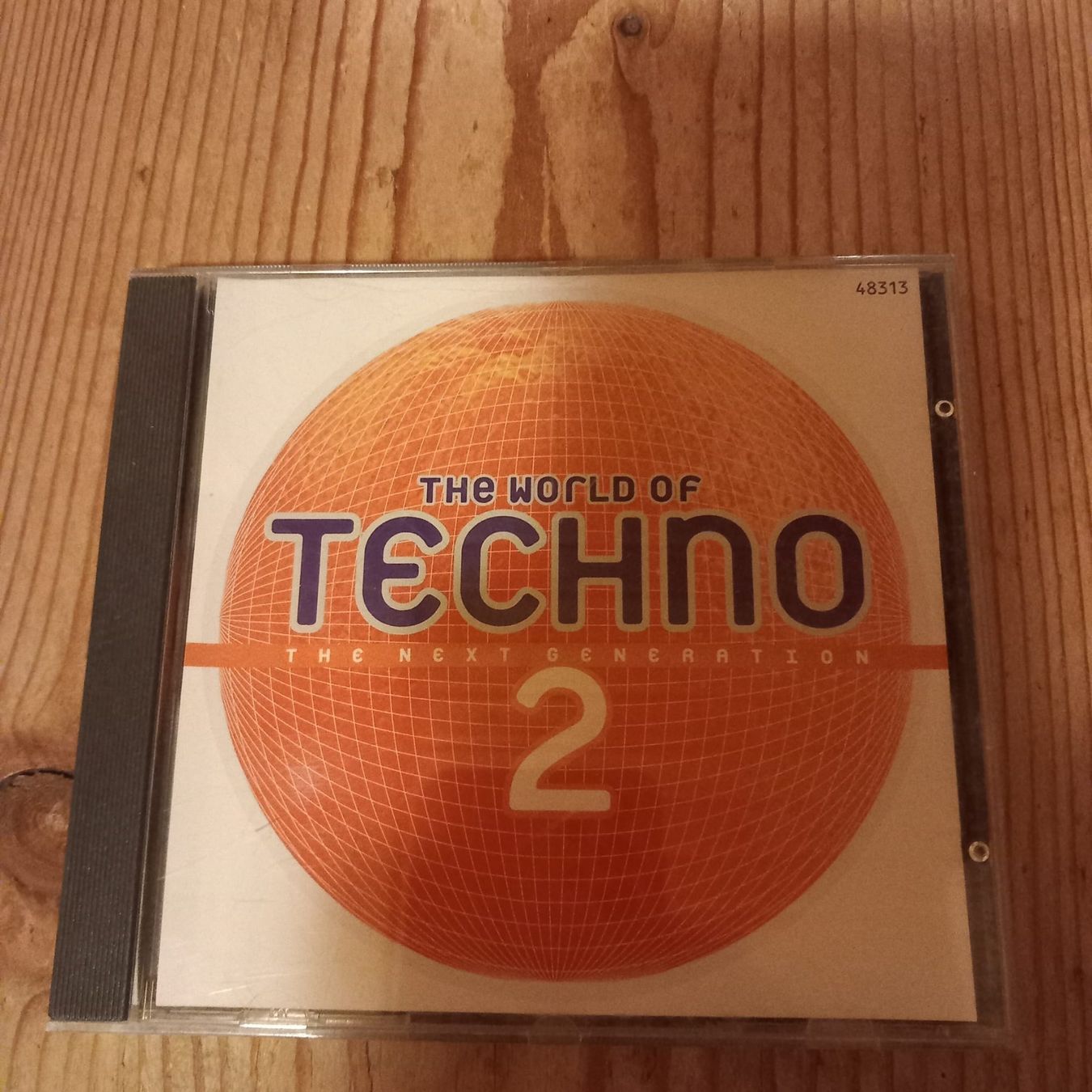 CD: The World of Techno 2 – Usato da Ganterschwil venduto da zaz_h9b6