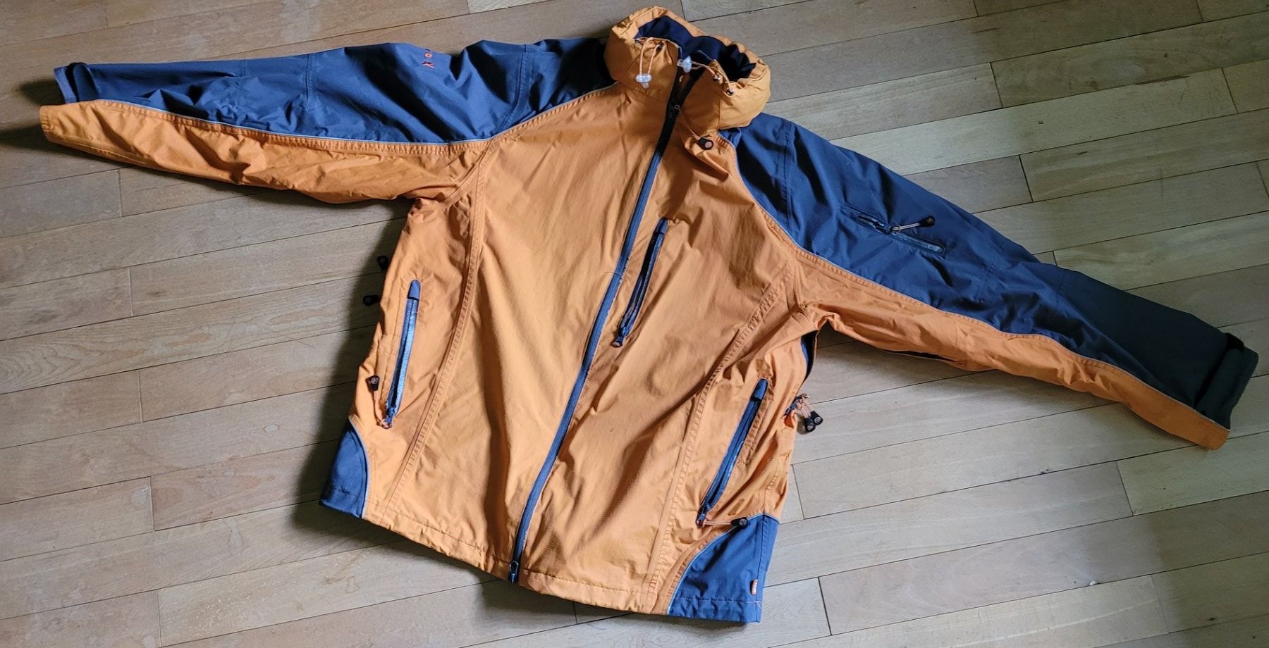 Giacche: zwei Jacken Sicherheits Weste M & Windjacke L – Usato da Emmenbrücke venduto da yanndrechsler 1