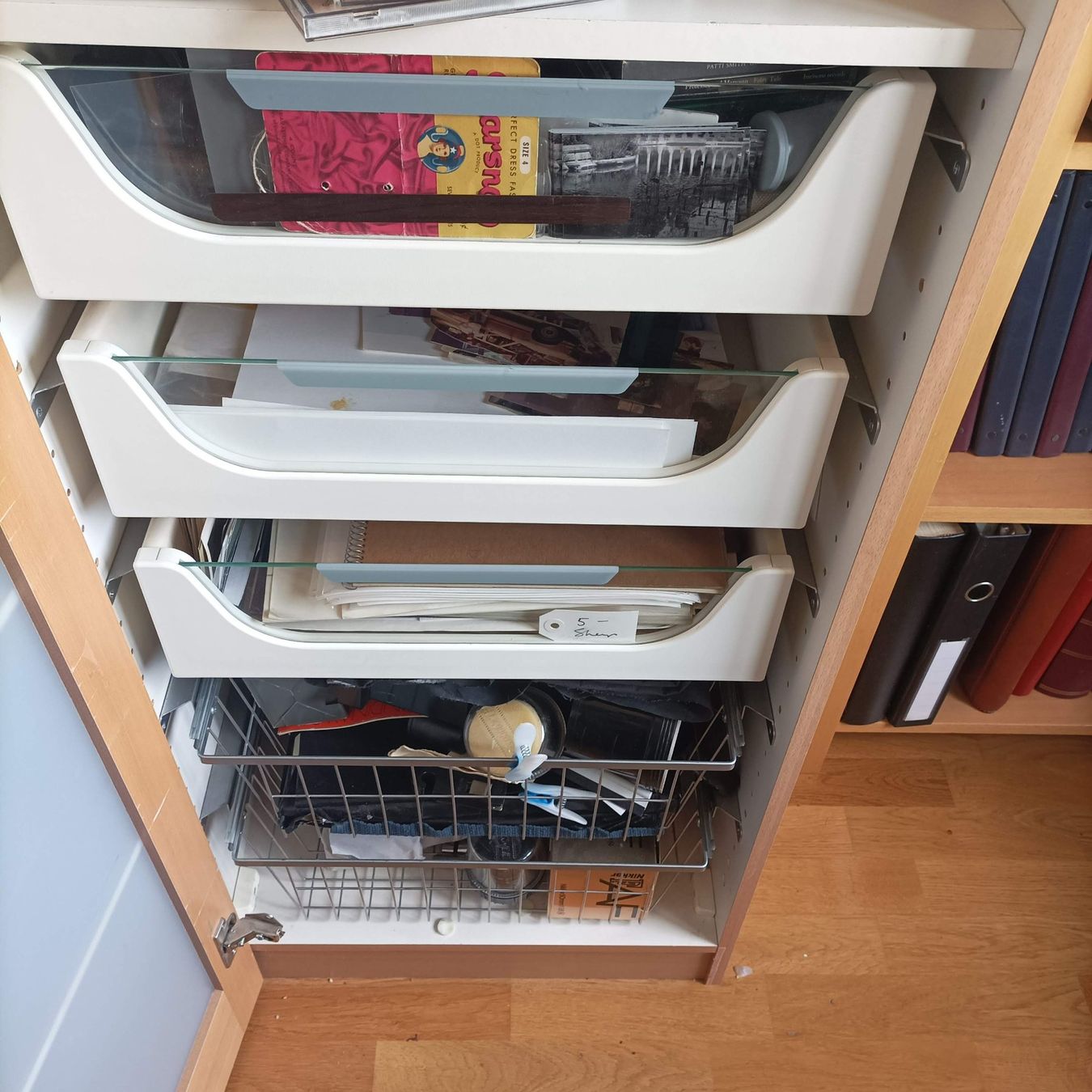Armoires: Kleiderschrank – D'occasion à Zürich par janinehudson 2