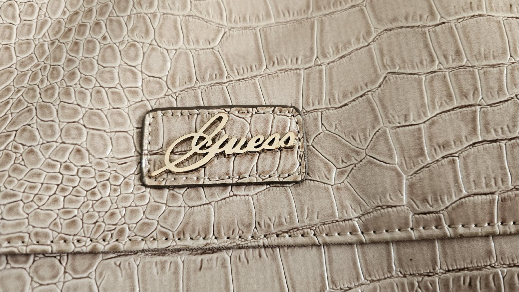 Guess Taschen für Damen: Edle GUESS Handtasche in Beige Kroko-Optik & inkl. Pochette – Neu (gemäss Beschreibung) aus Freienstein von pat_flx2 3