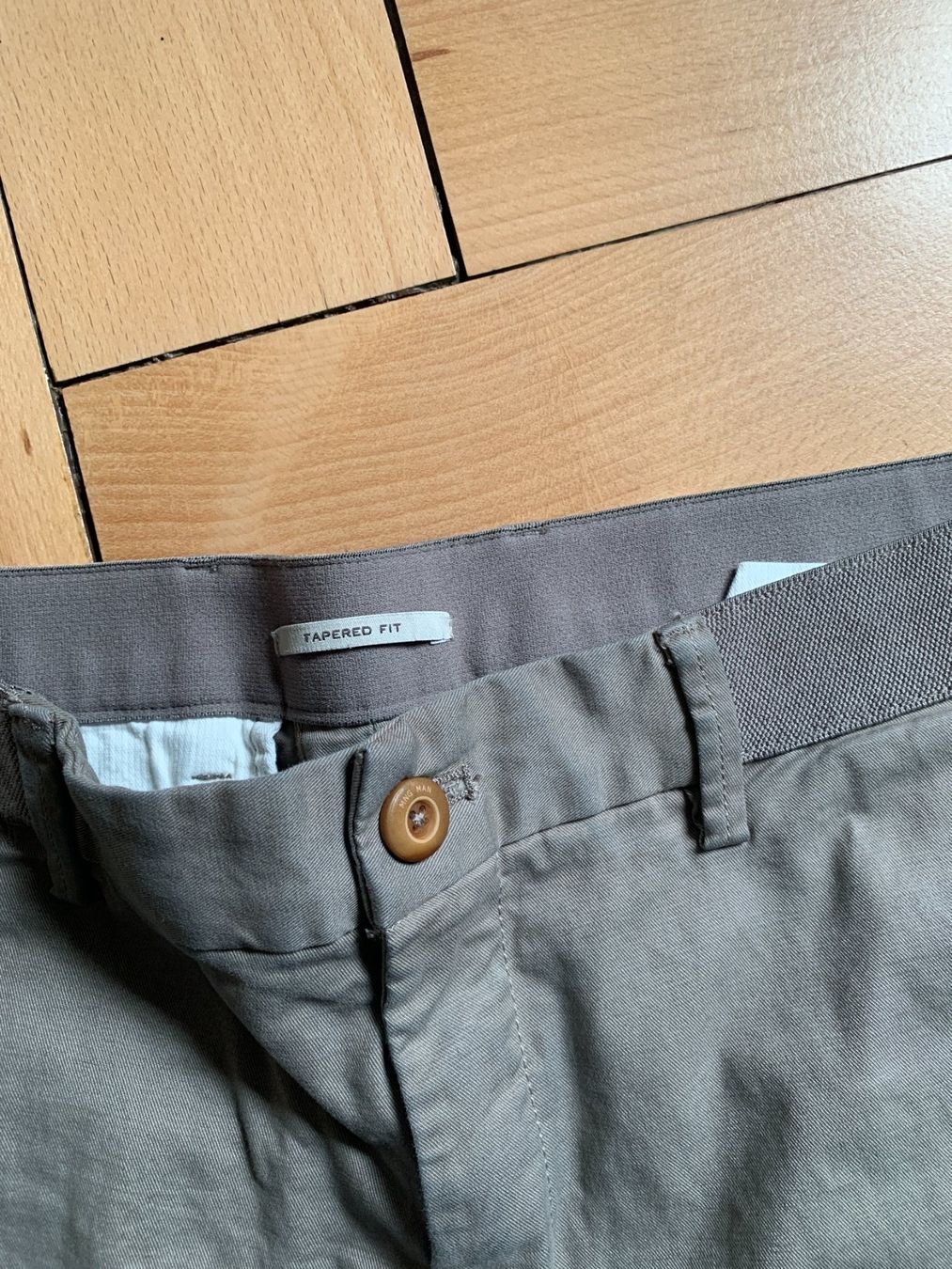 Mango Pantaloni: MANGO - Tapered Hose taupe 46 – Usato da Zürich venduto da Diazaio 2