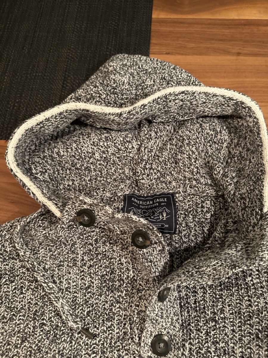 American Eagle Pullover & Sweatshirts: American Eagle Strickjacke mit Kapuze, Grau, Gr. S – Gebraucht aus Hombrechtikon von zwy_fz6y 2