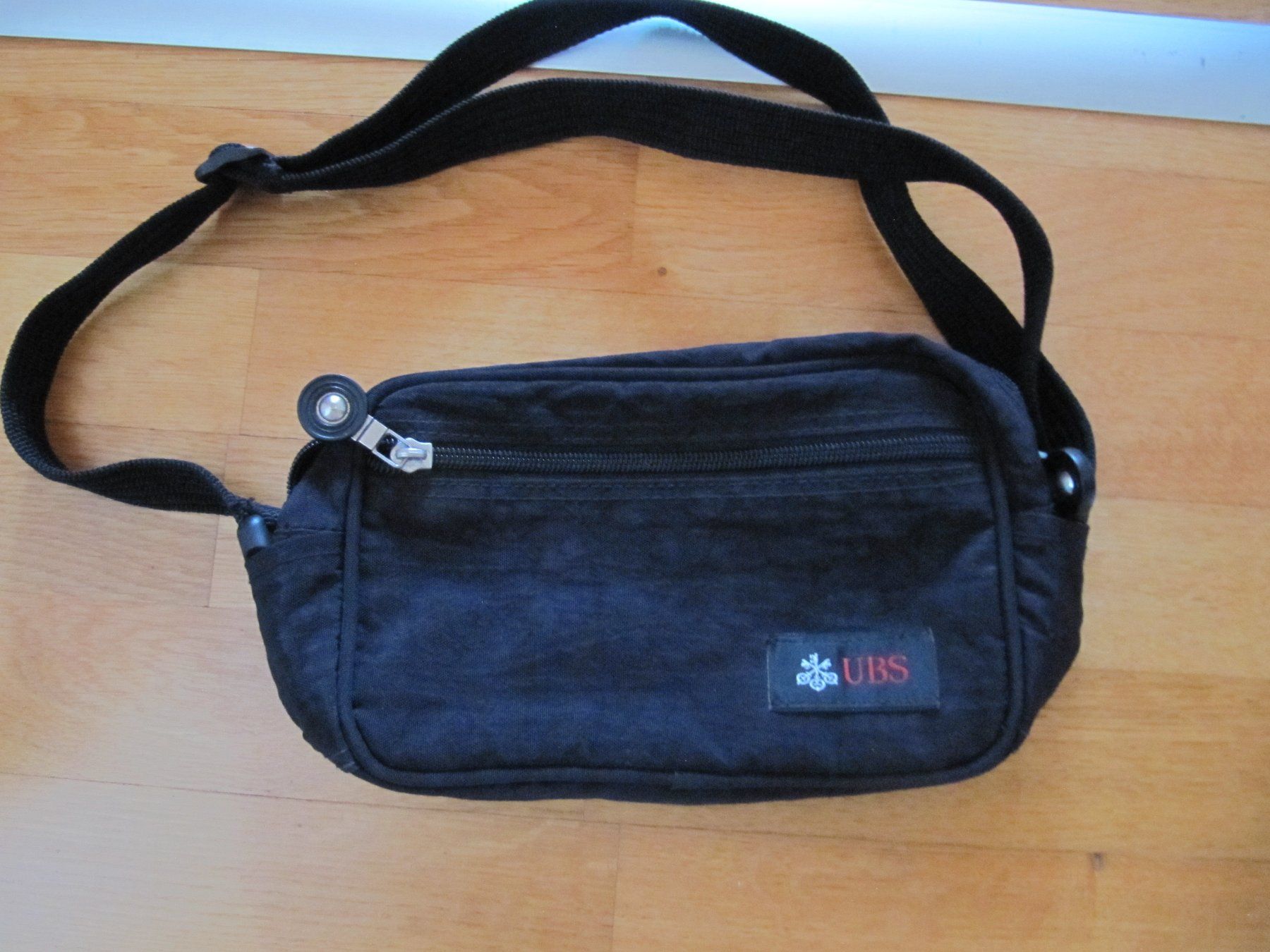 Borse: Bauchtasche Hüfttasche UBS, schwarz – Nuovo (secondo la descrizione) da Würenlos venduto da AustralisZ