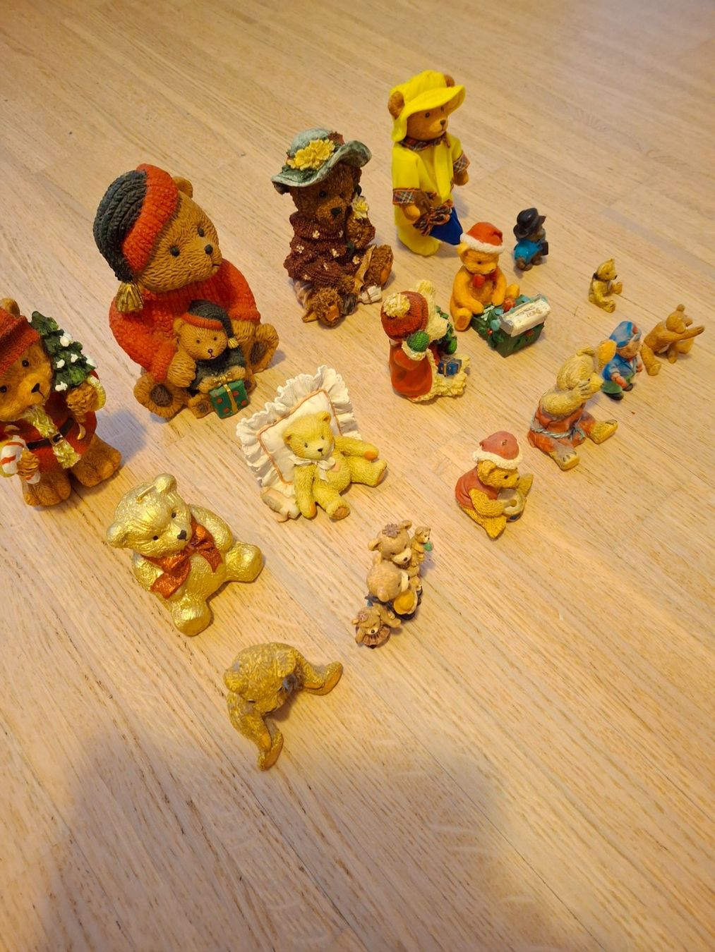 Figuren: 16 Teddybären-Figuren aus Hartplastik – Gebraucht aus Dietikon von Hwengi 1
