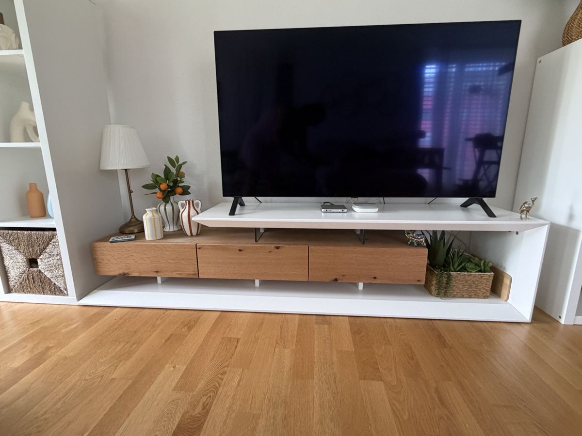 Meubles TV: Möbel TV-Möbel mit Schubladen Gratis abzugeben – D'occasion à Liestal par syi_pl6k