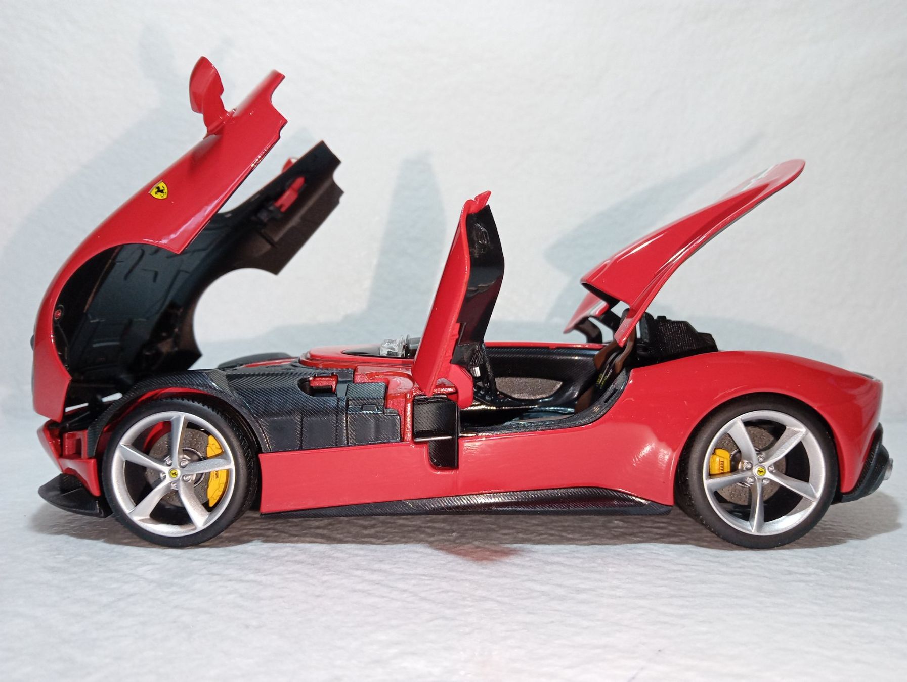 Bburago Modellini d'auto: Ferrari Monza SP1 – Nuovo e nell'imballaggio originale da Huttwil venduto da Secondtrain 2