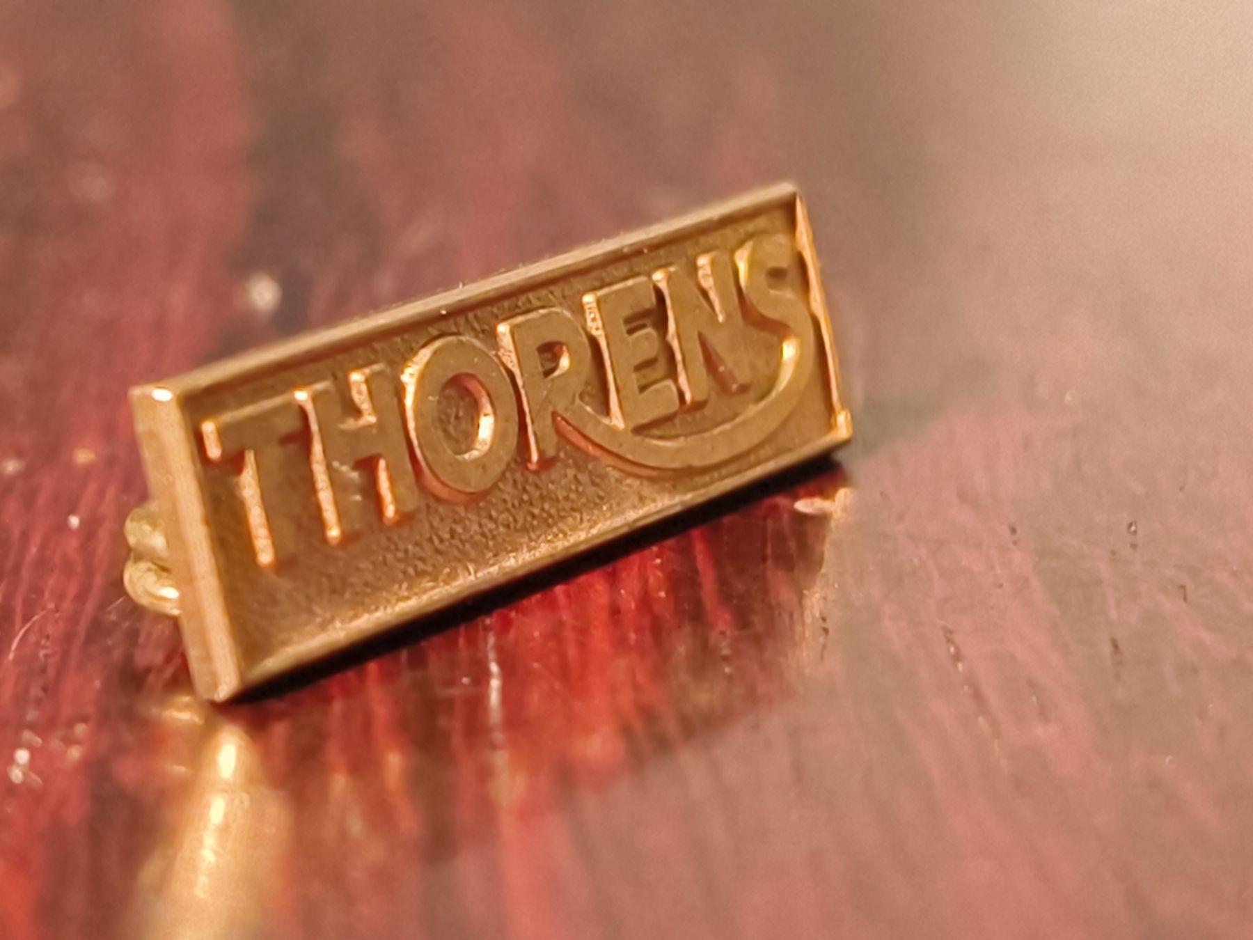 Placchette & Badge: Thorens Pin Anstecker Gold Farbig – Usato da stettlen venduto da VintageBern_ch 1