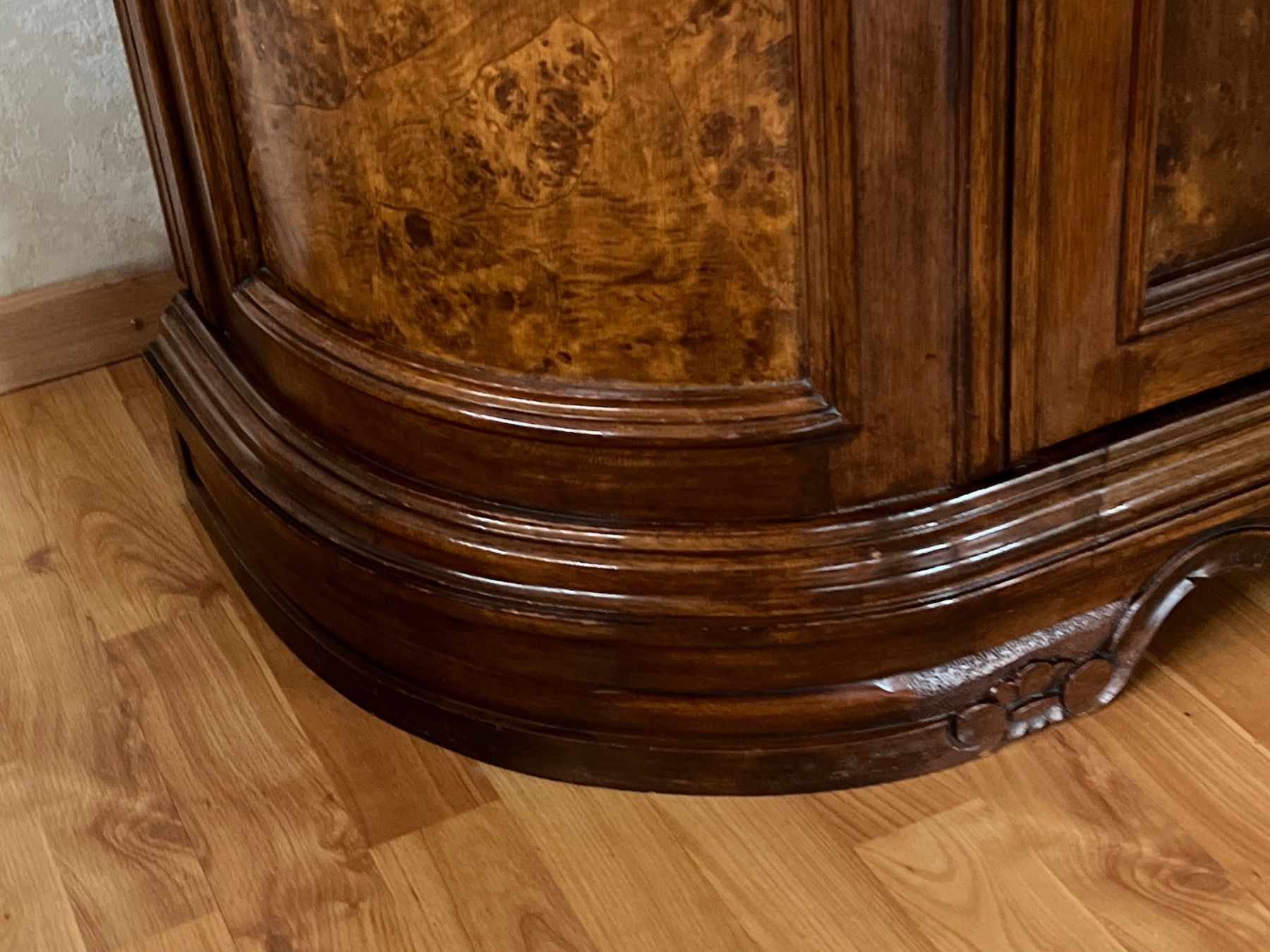 Vetrine: Barock Vitrine Schrank Nussbaum Biedermeier Stilmöbel – Usato da Gemünden venduto da GEUENWALD 5