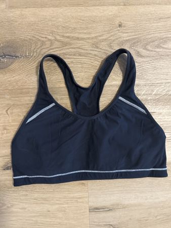 Nike Sports Bra - Supportive Activewear Top confortable