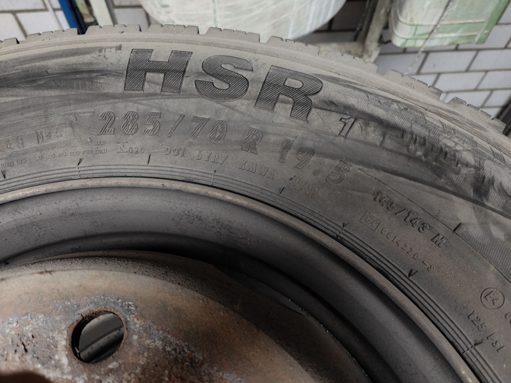 Continental Pneumatici & Ruote complete: 4x LKW Rad 285/70 R19.5 – Usato da Aesch LU venduto da Cubic 1