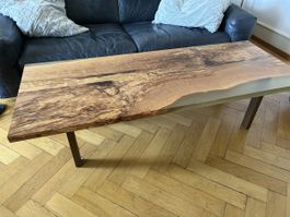 Exklusiver Epoxi- Couchtisch aus edlem Holz, neuwertig! To