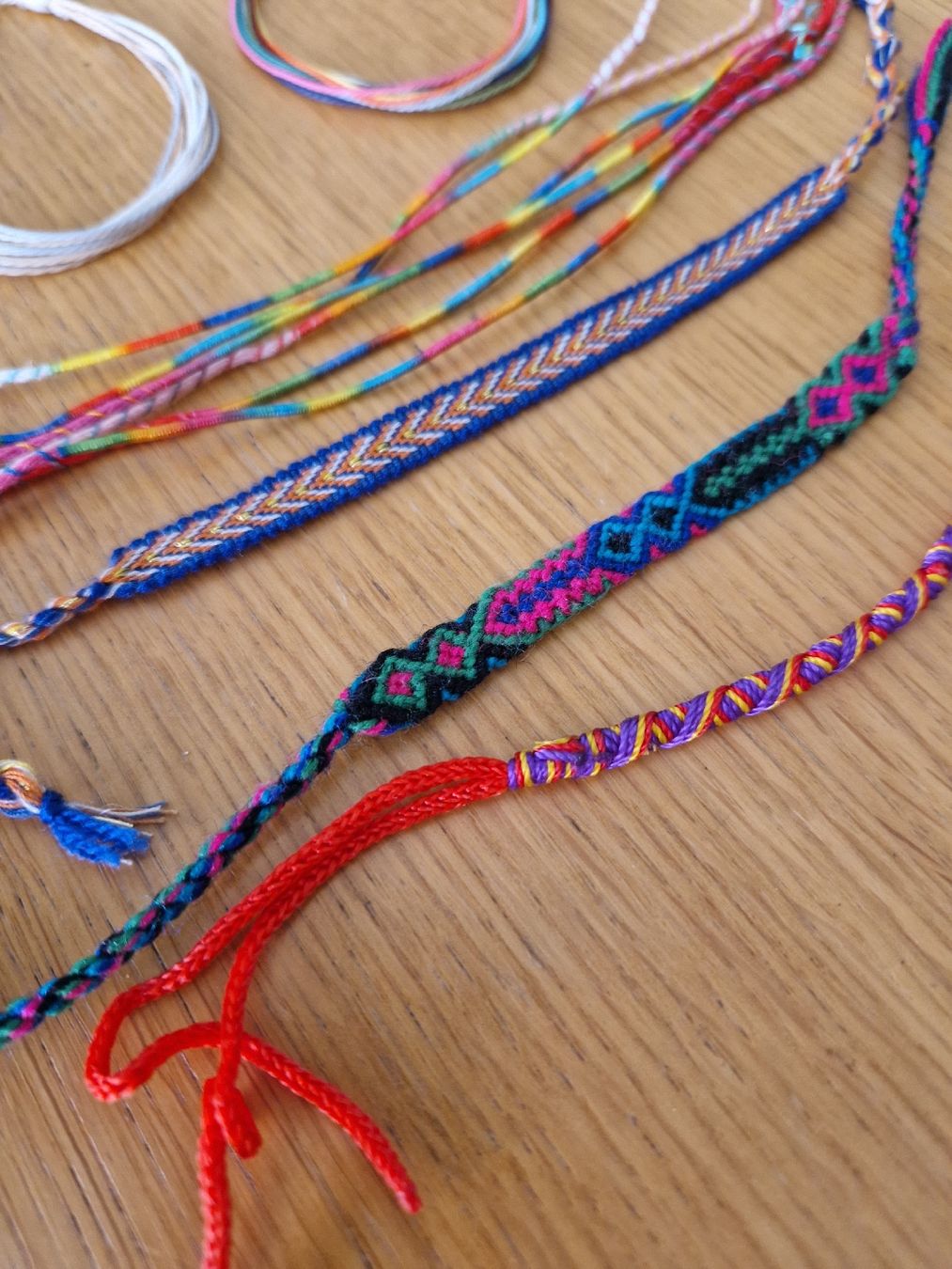 Bracelets: Bändeli Armbänder farbig Set Neu – Neuf (Voir description) à Vogelsang AG par villa9