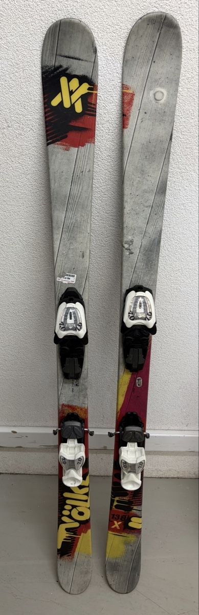 Völkl Skis: Freestyle/Twin Tip Völkl 138 cm – Gebraucht aus Horw von taskinardi