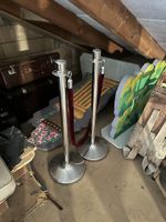 2 Absperrständer / VIP Absperrung mit roter Samtkordel