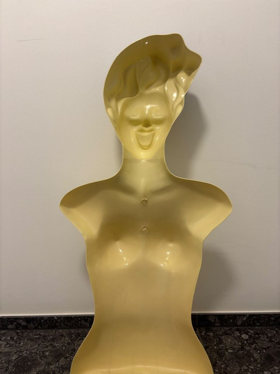 Ladenausstattungen & Messebau: Vintage plastic design mannequin 1980s  – Gebraucht aus Lugano von rrkivio 2