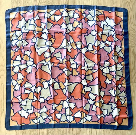 Seiden-Foulard mit floralem Blumenmuster ca. 77 × 80 cm