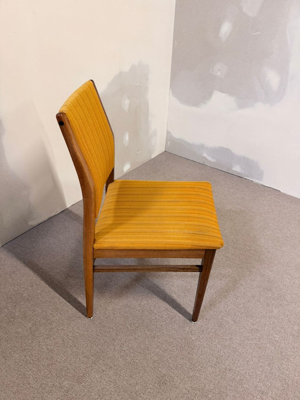 Sedie: Mid Century Stuhl 70er Jahre Strukturstoff Holz – Usato da Rickenbach ZH venduto da Insider-Boerse 2
