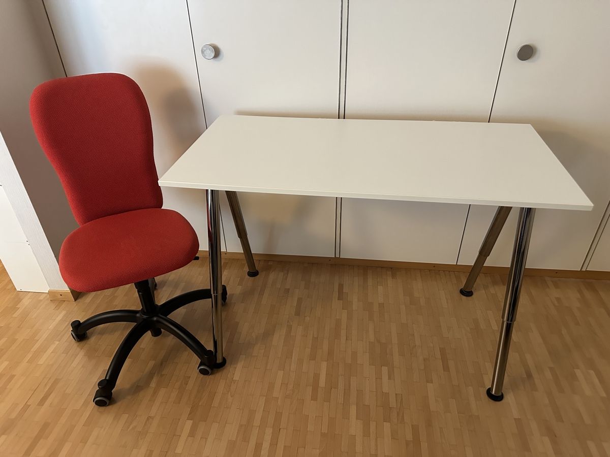 Scrivanie: Bureau et chaise – Usato da Genève venduto da sou_8l26