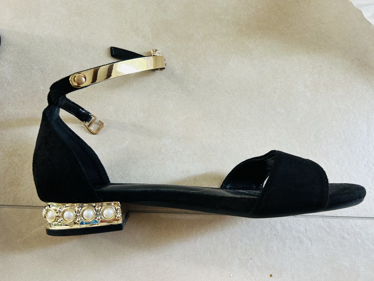 Chaussures femmes: Sandales noires décorées perles – Neuf (Voir description) à Founex par etswang 1