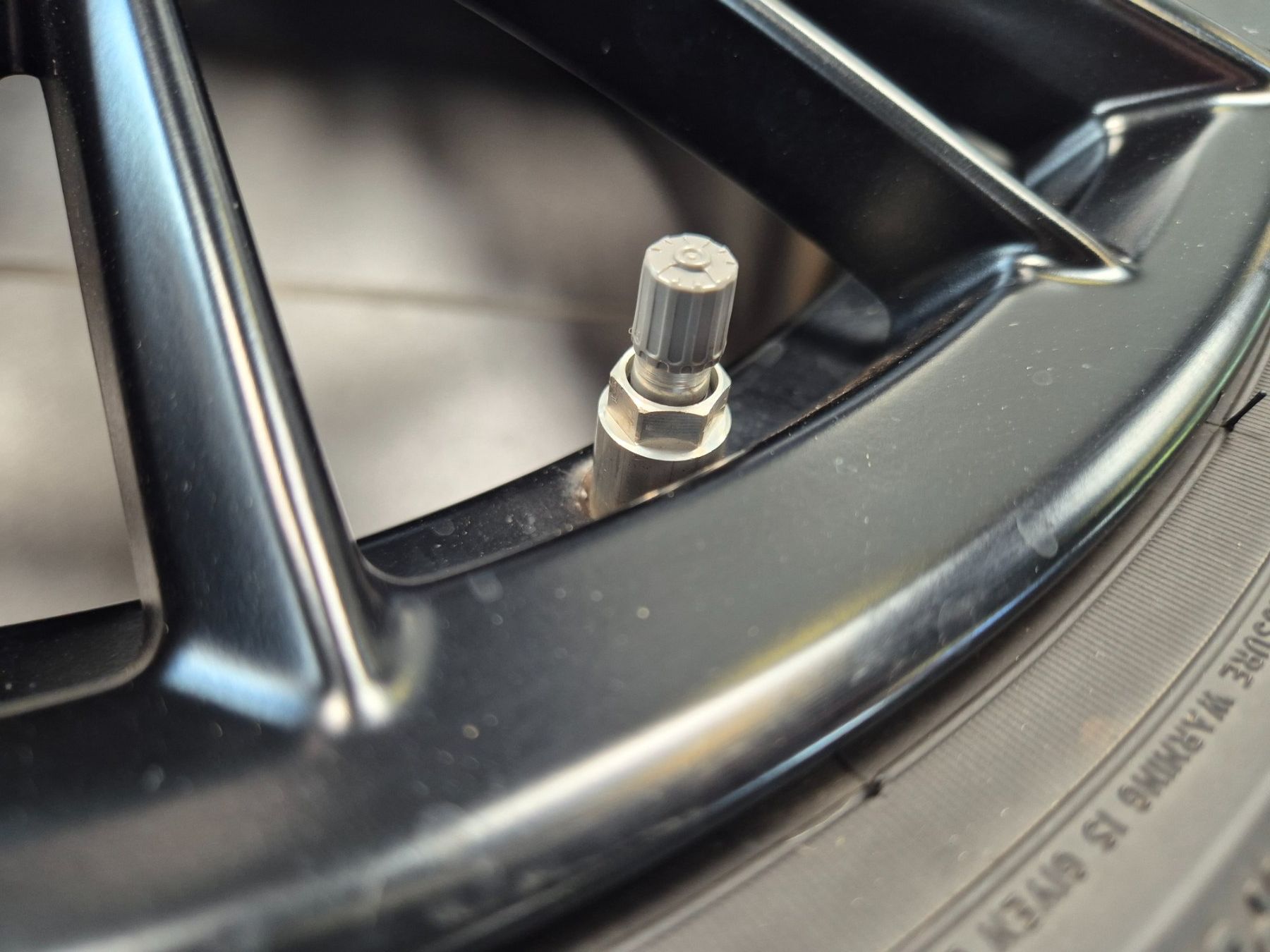 BMW Pneumatici & Ruote complete: Winterräder 18" BMW 330e – Usato da Winterthur venduto da WEWi-Ersatzteile 2