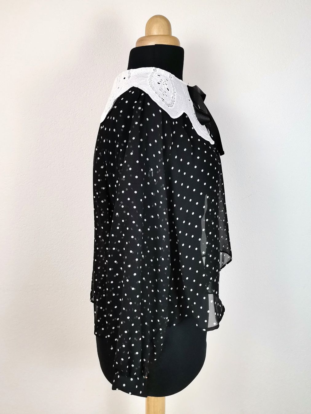 Zara Camicette: ZARA Polka Dot Sheer Bluse mit Spitzenkragen – Usato da Schaffhausen venduto da Restwert_SH 2
