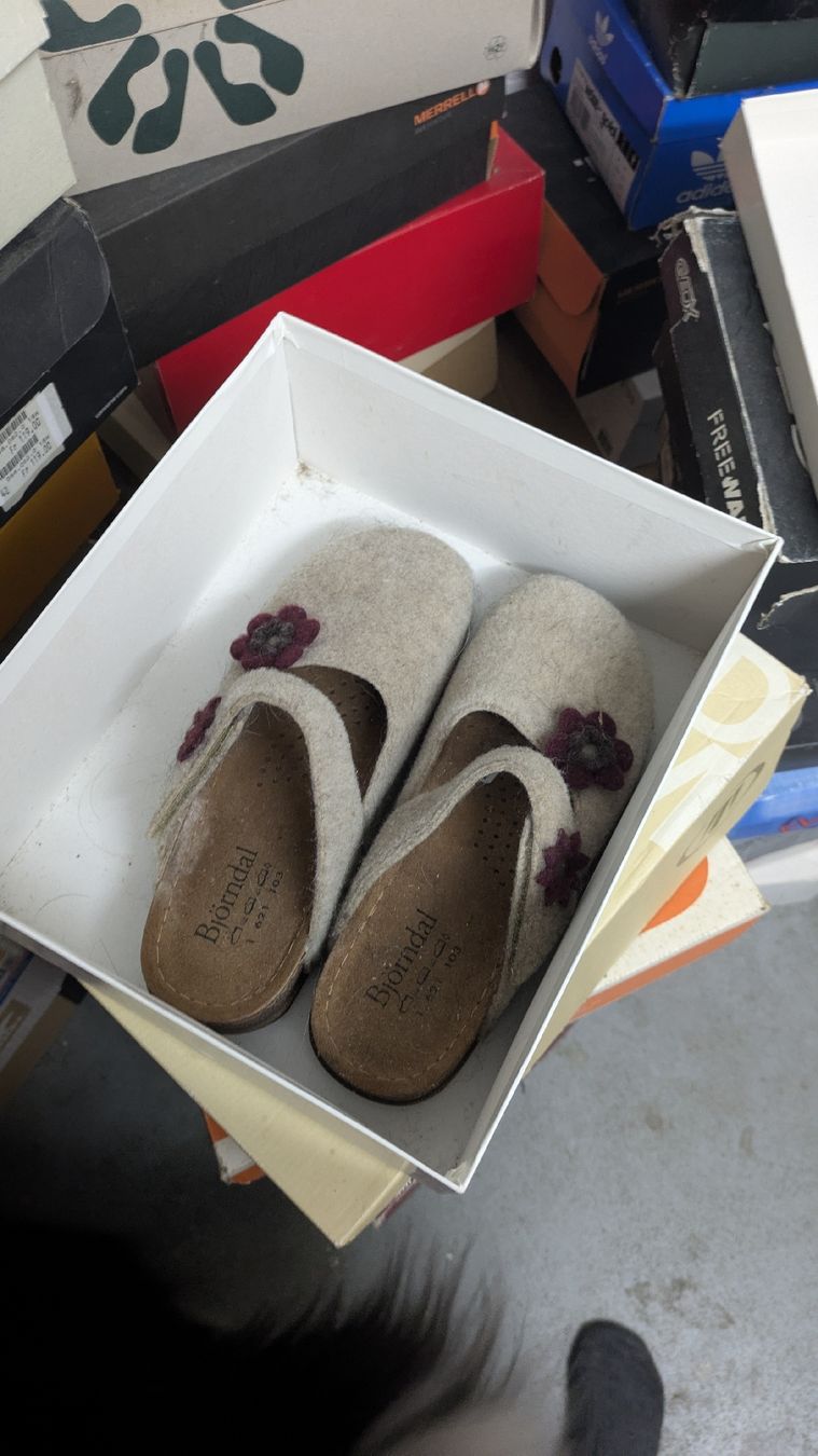 Damenschuhe: BJÖRNDAL Pantoletten grau – Gebraucht aus Morgarten von rra_jvw7