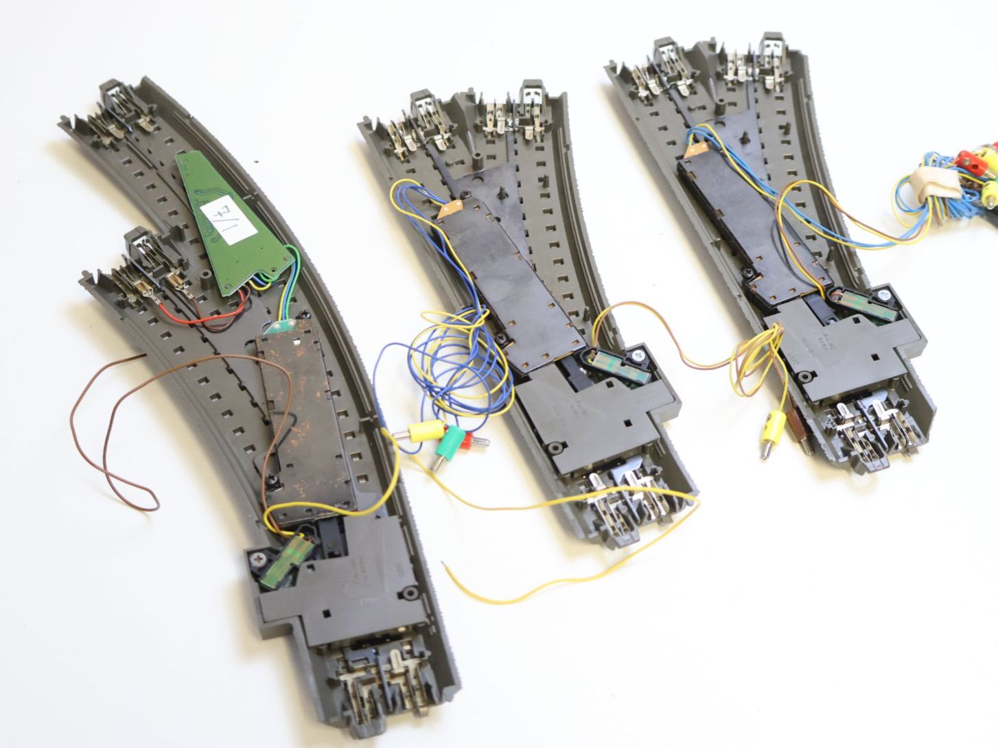 Märklin Modellini di ferrovie: Märklin 3 x Digital/Elektro C-Gleis Weichen H0 – Usato da Winterthur venduto da Monstera