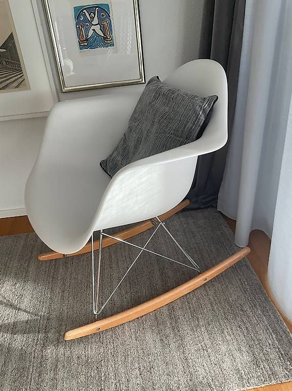 Eames Sedie: Eames Stil Schaukelstuhl weiss – Usato da Derendingen venduto da ArtDeco61 2