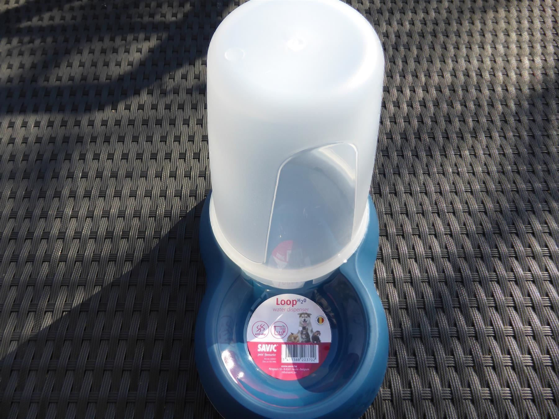 Mangimi: Wasser Dispenser gross blau – Nuovo e nell'imballaggio originale da Schübelbach venduto da Bemafaja