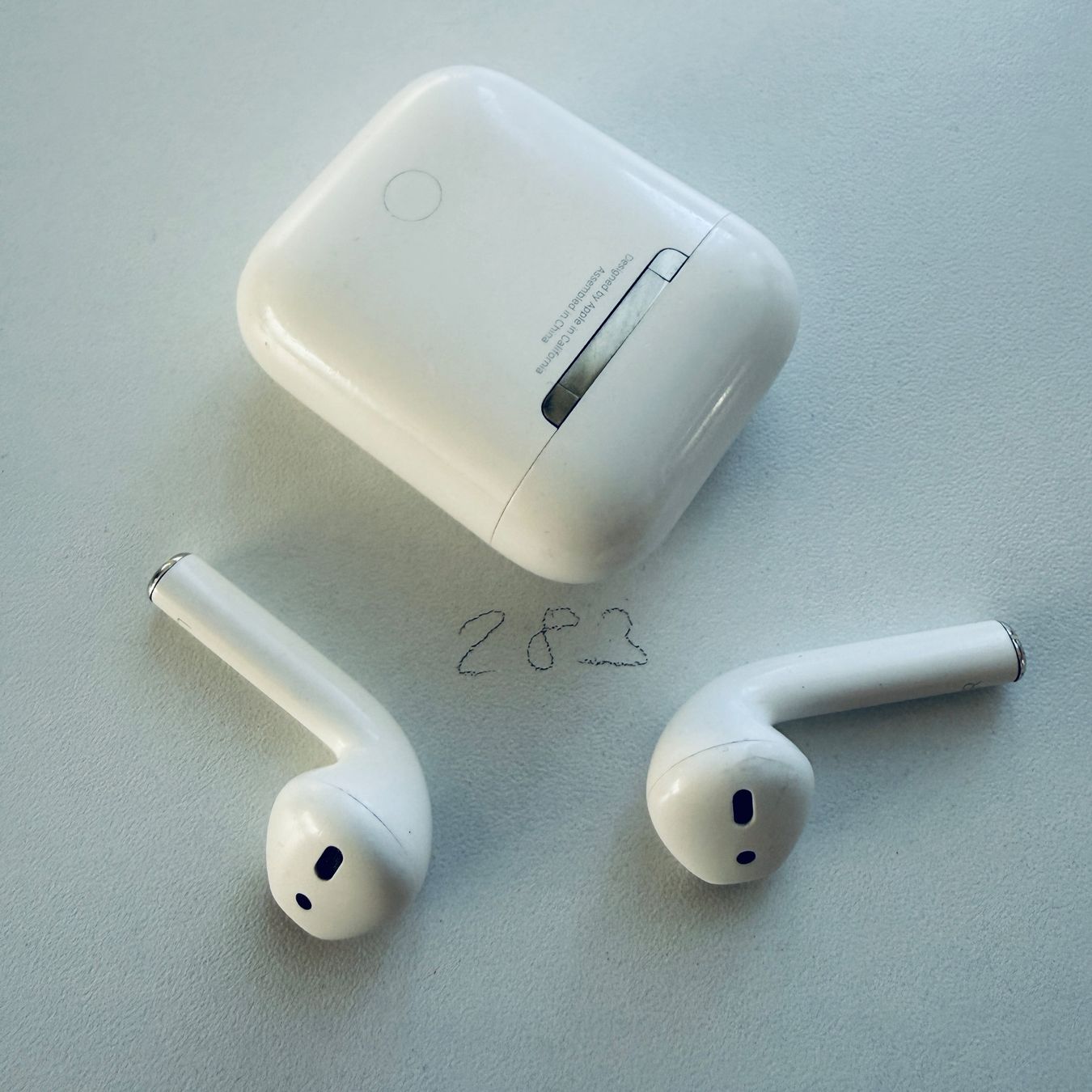 Apple Kopfhörer: Original Apple AirPods 2 Gen. Wireless Kopfhörer & Case – Gebraucht aus Basel von MY.AIRPODS.SHOP 2