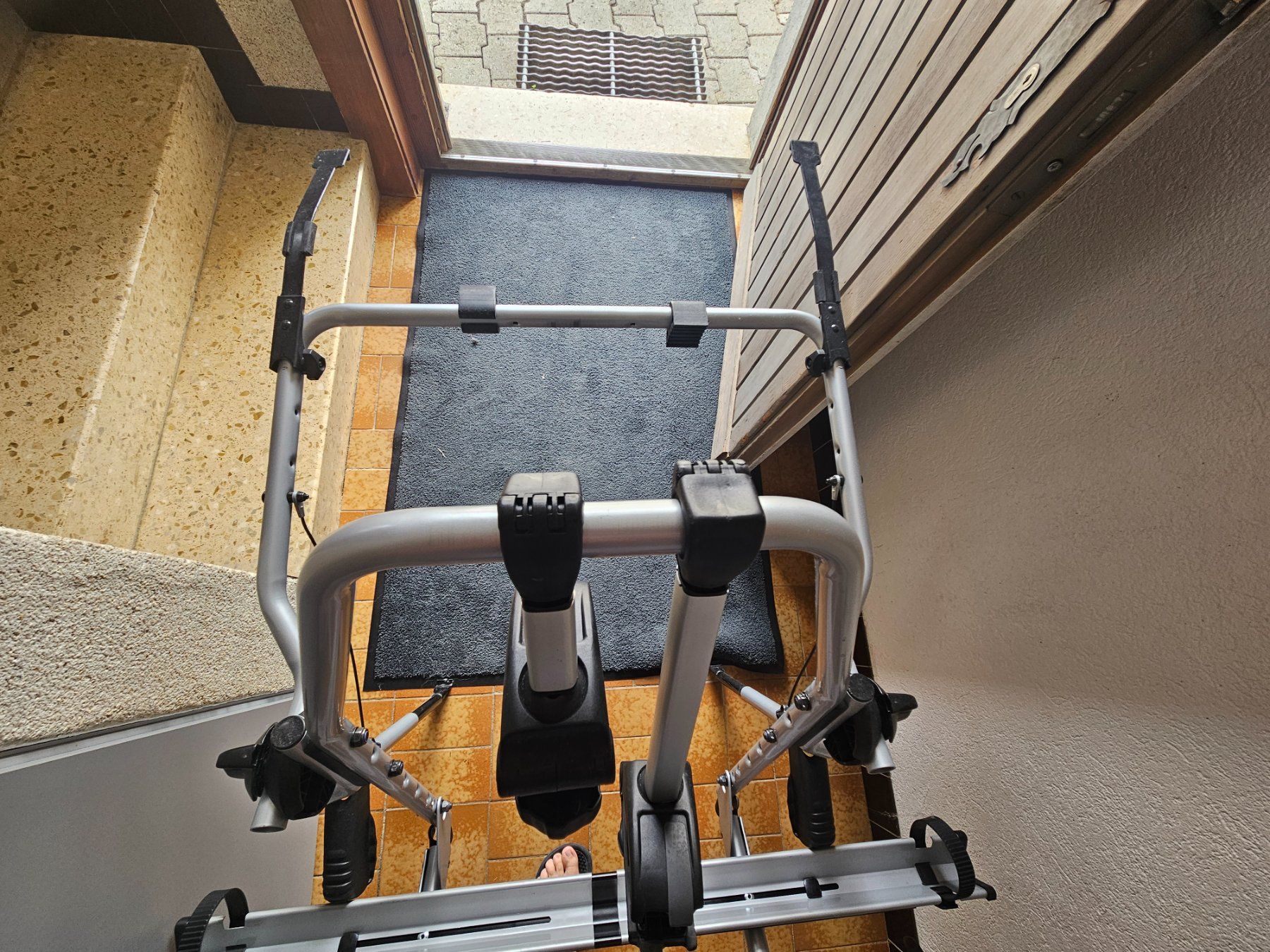 Thule Barres de toit: porte-vélo Thule – D'occasion à Pâquier-Montbarry par cha_f78q 1