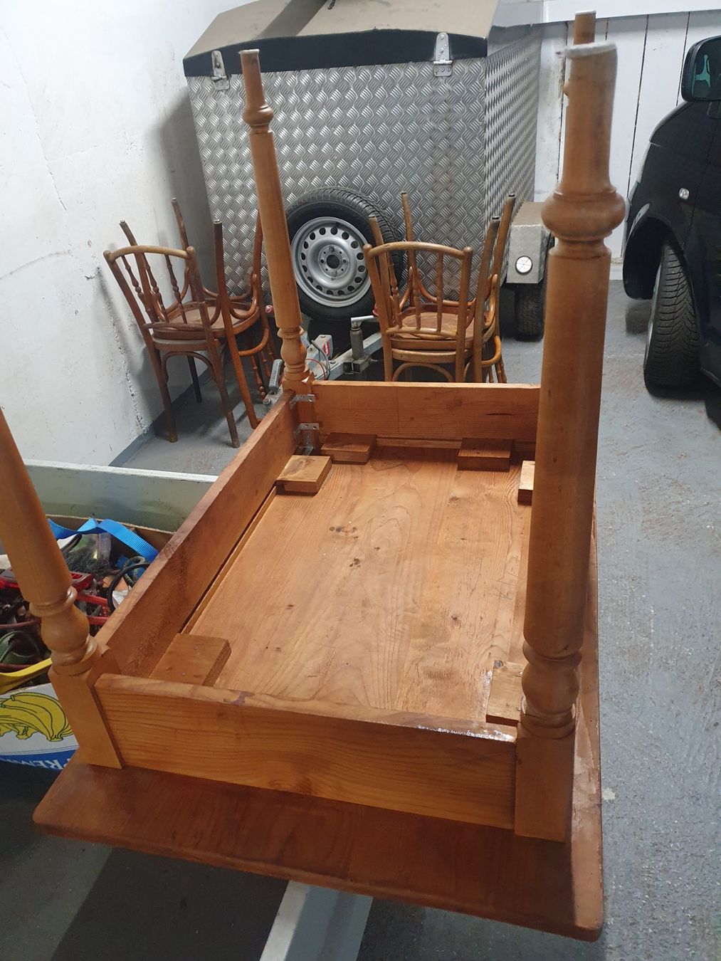 Set di tavolo e panche: Tisch mit 4 Stühle – Difettoso da Meiringen venduto da Vwja75