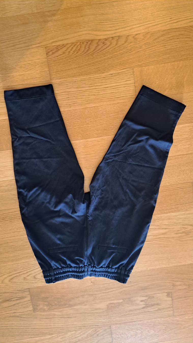 Only Pantaloni: Only Stoffhose Schwarz 3/4 – Usato da Seengen venduto da ja6_65wp 5