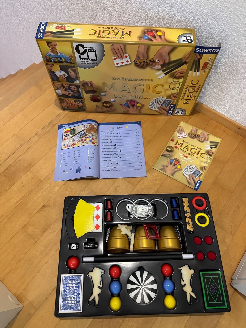 Kosmos Spiele: Die Zauberschule Magic Gold Edition mit 150 Tricks, Kosmos – Gebraucht aus Uster von Niamgro