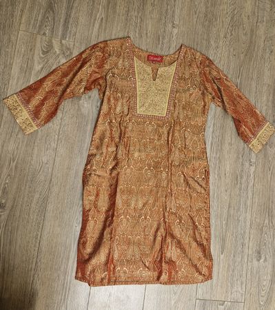Wunderschöne indische Tunika mit Goldstickerei