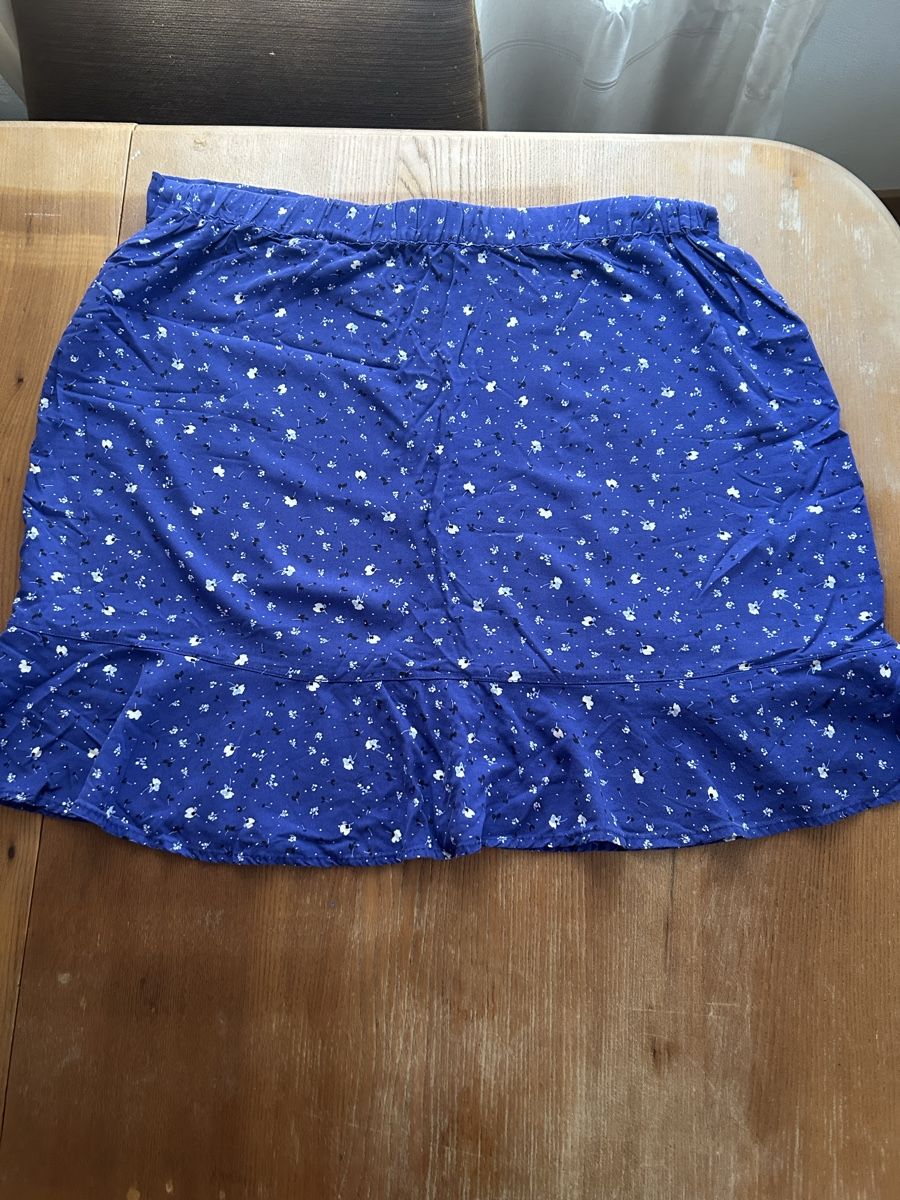 Gonne: Sommerlicher Rock XL blau mit Blumenmuster – Usato da chur venduto da corazon710 1