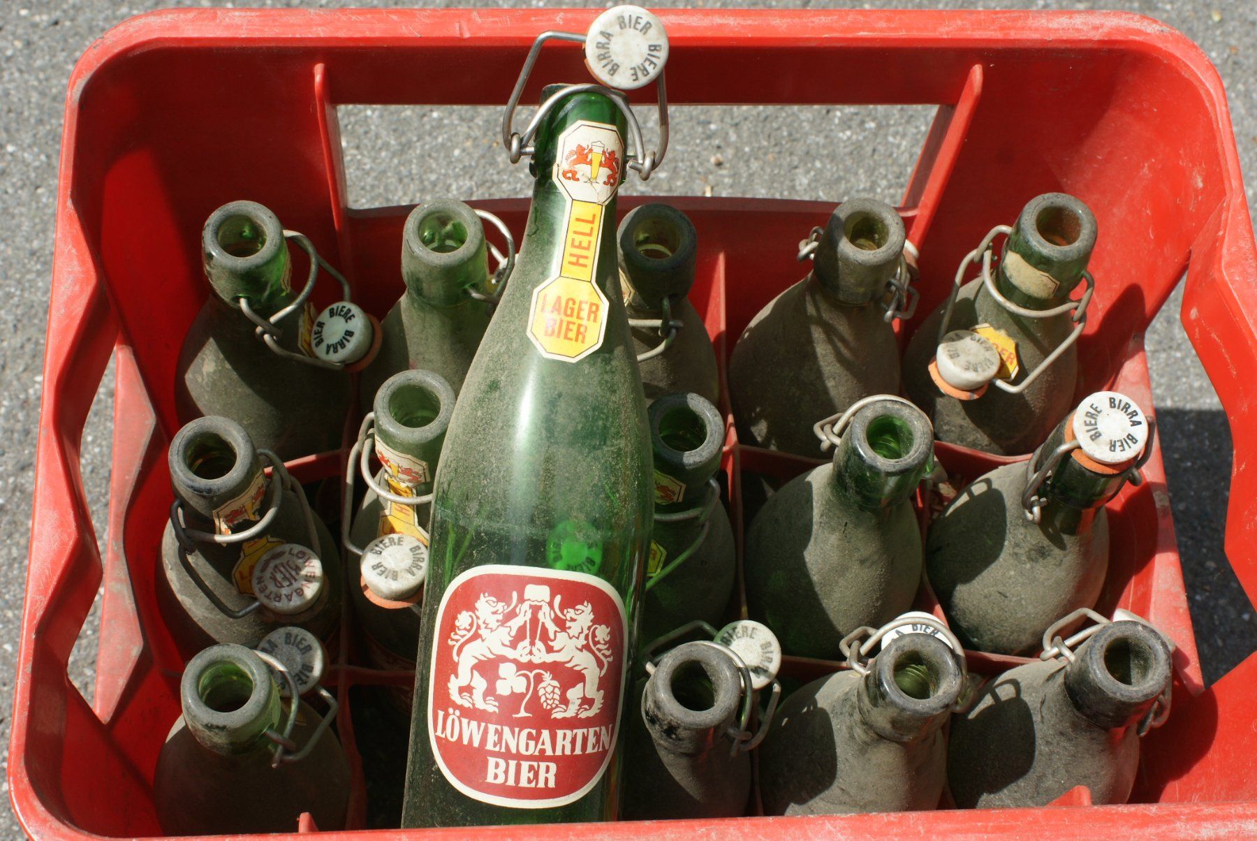 Bicchieri, Caraffe & Bottiglie: Harass Löwengarten mit Bierflaschen komplett – Usato da Schaan venduto da Jtd 5